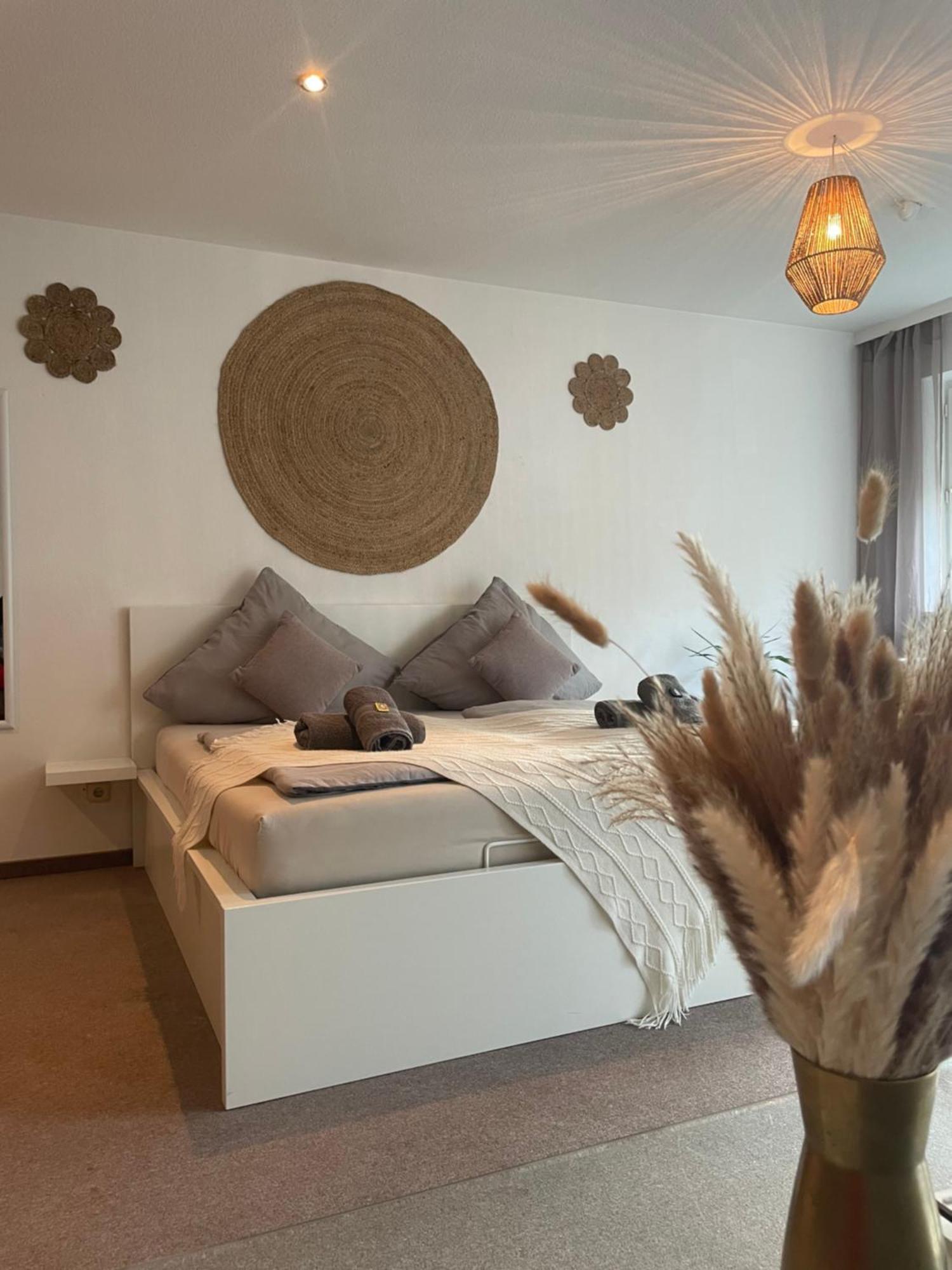 Kingsize Bett Boho Apartment Mit Tiefgarage Naehe Salzburg Freilassing Exterior photo