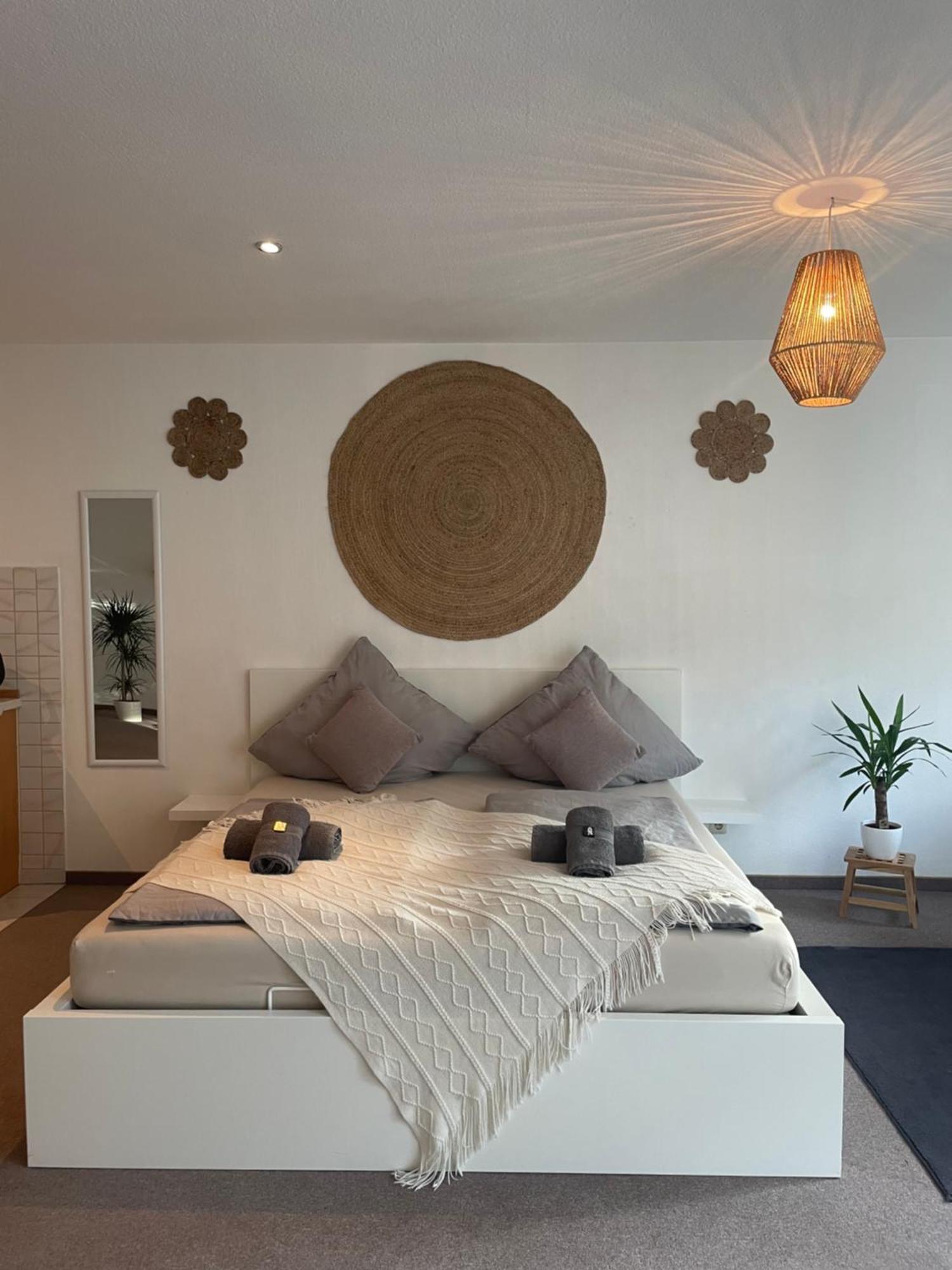 Kingsize Bett Boho Apartment Mit Tiefgarage Naehe Salzburg Freilassing Exterior photo